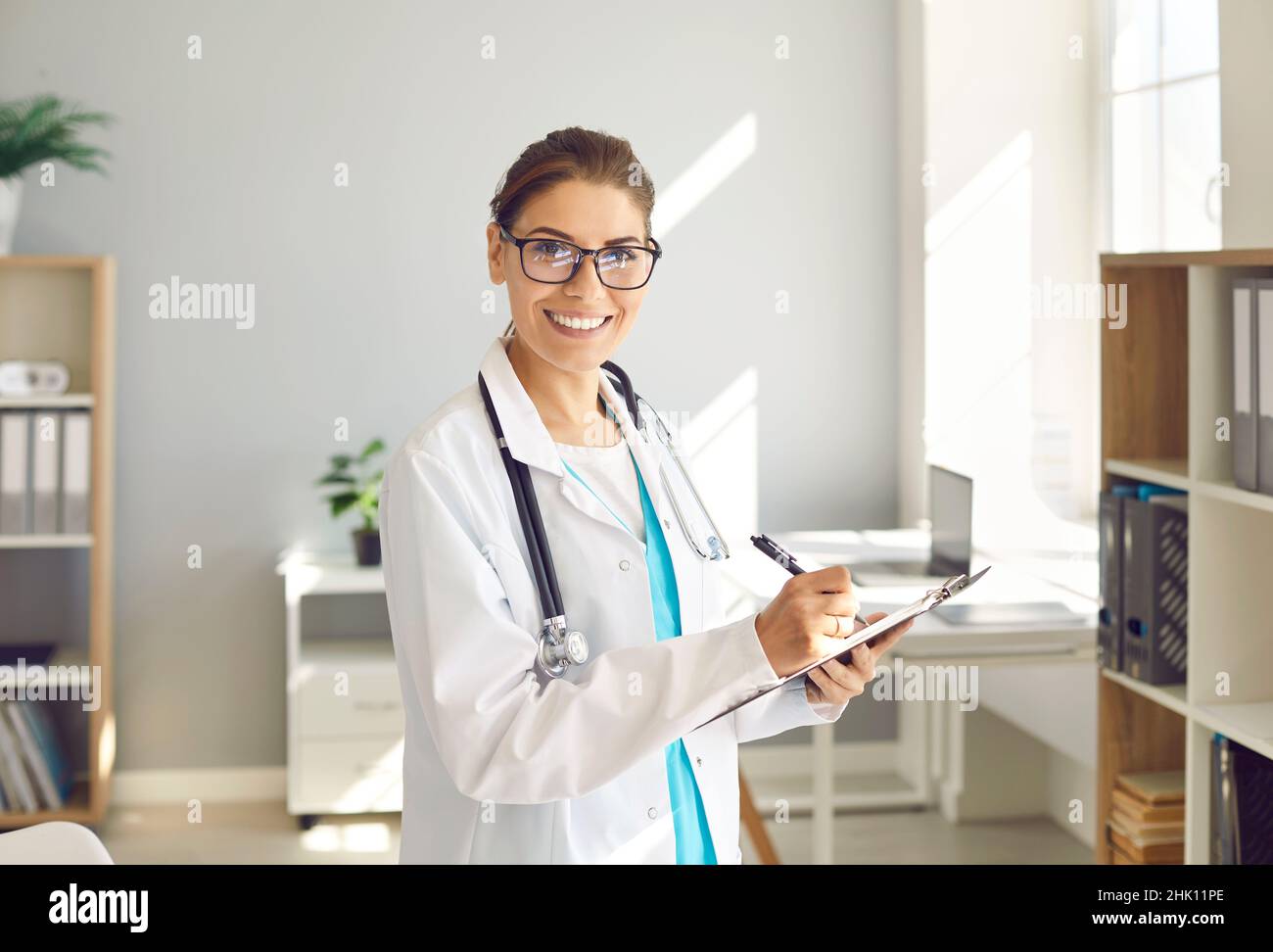 Clinician write hi-res stock photography and images - Alamy