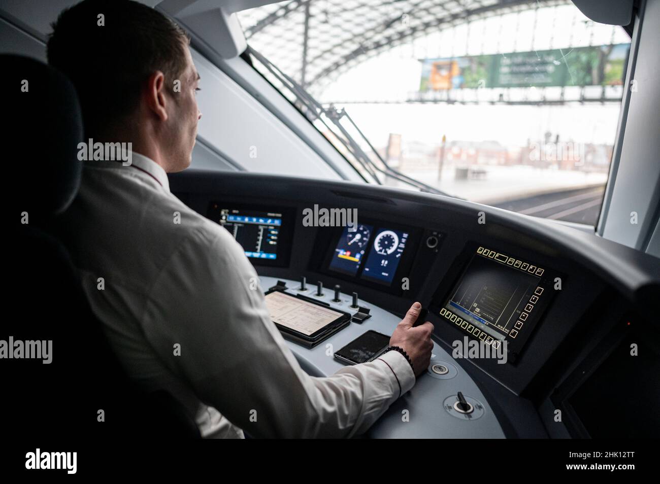 Berlin, Germany. 01st Feb, 2022. A train driver drives an ICE 4. Credit: Fabian Sommer/dpa/Alamy Live News Stock Photo