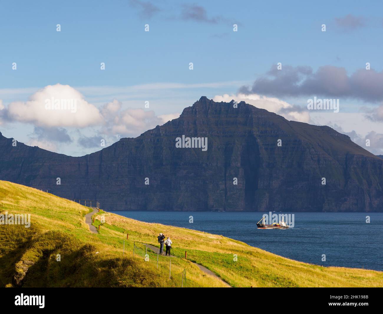Queen Mary Rack Bench View of the trail to the Queen Mary's Bench with a great view. The ...