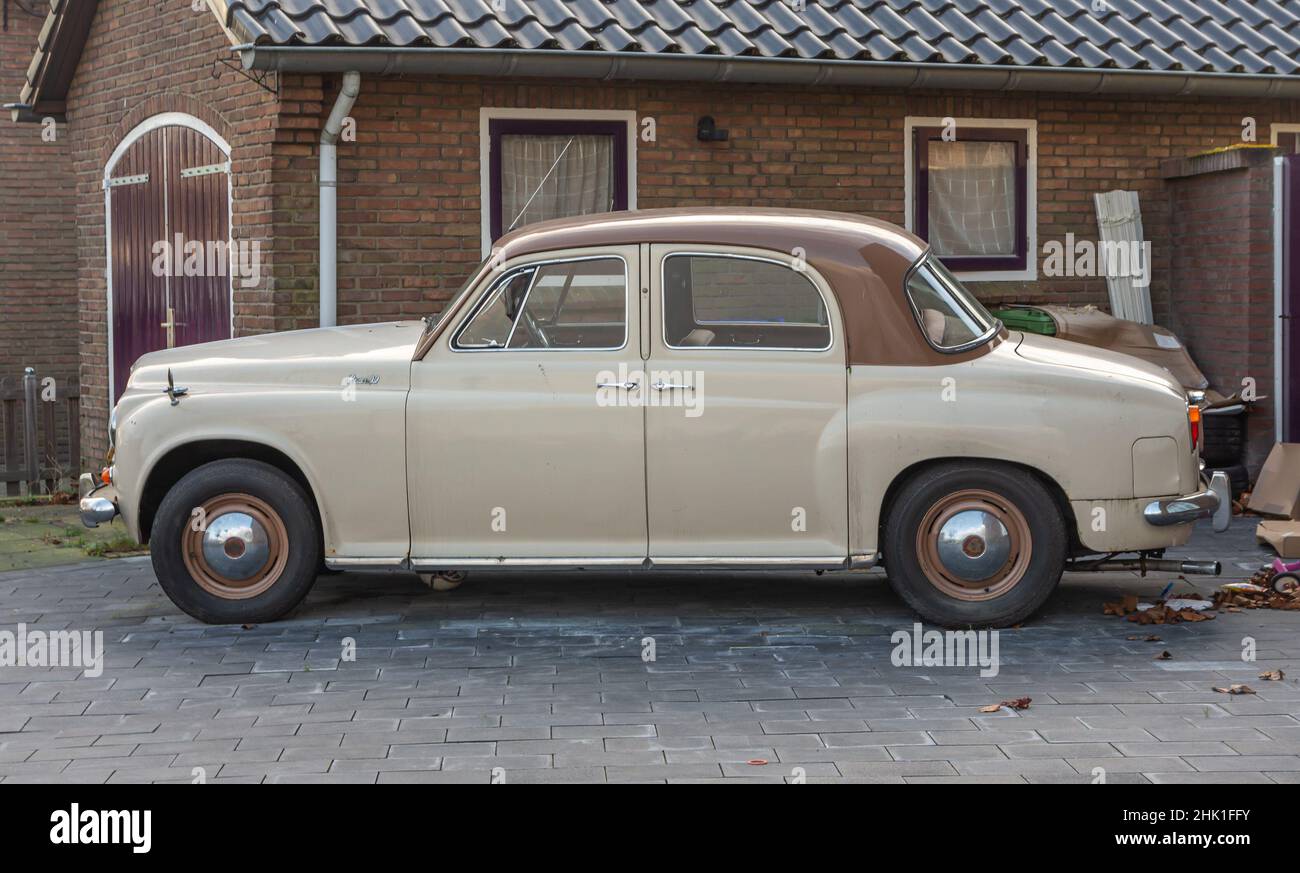 Huizen, North Holland, The Netherlands, 30.01.2022, Side view of The classic mid-size luxury car Rover 90 manufactured in 1955 Stock Photo