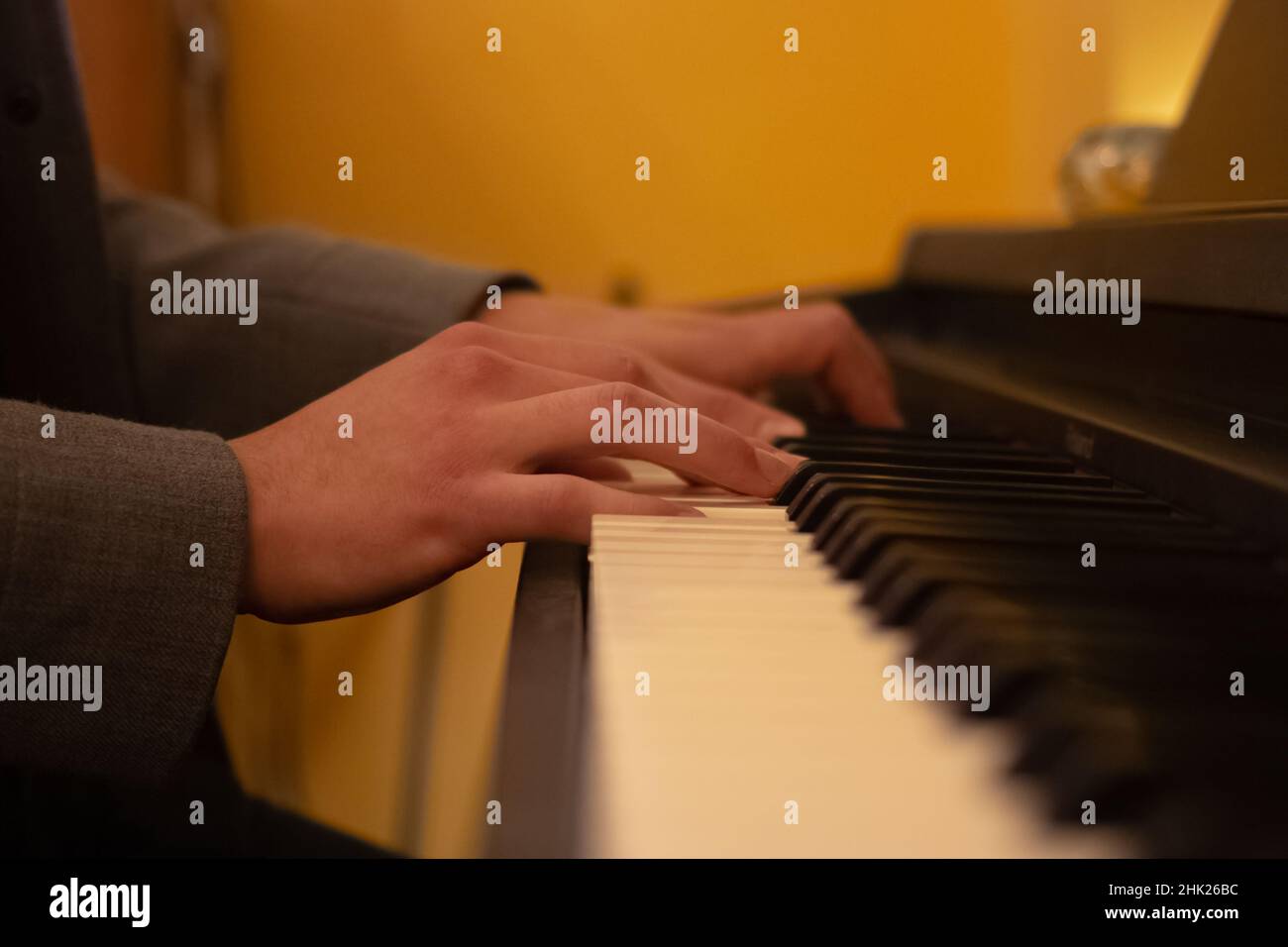 Man in suit playing the piano Stock Photo - Alamy