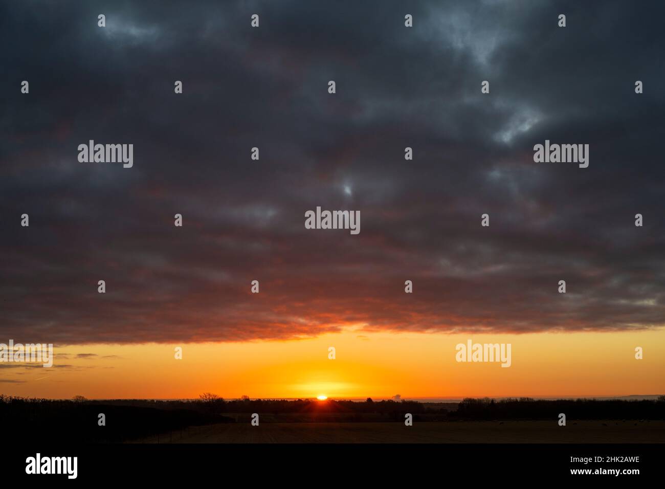 Dark cloudy sky hi-res stock photography and images - Alamy