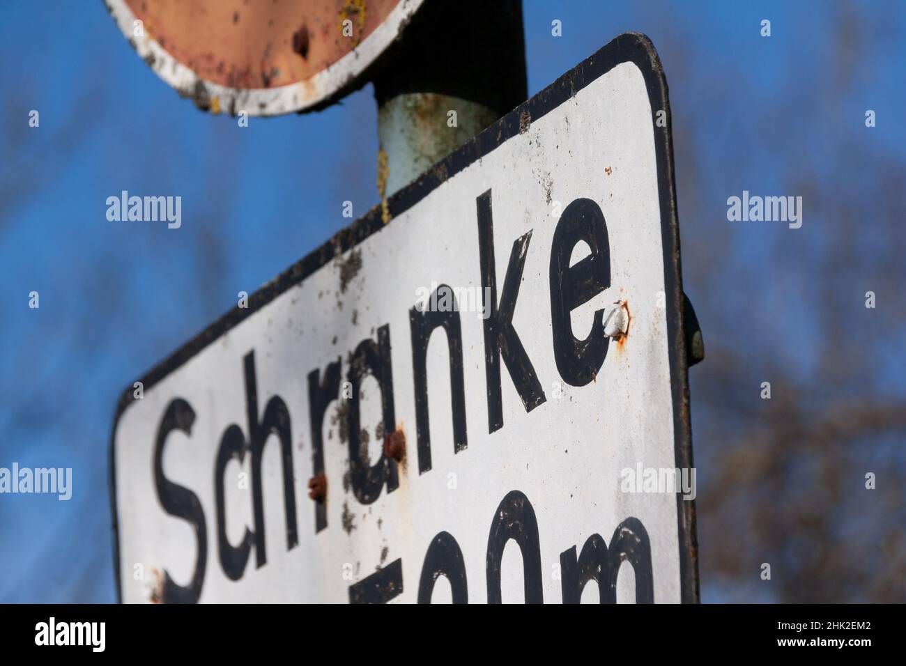 Achtung Schranke Verkehrszeichen Stock Photo