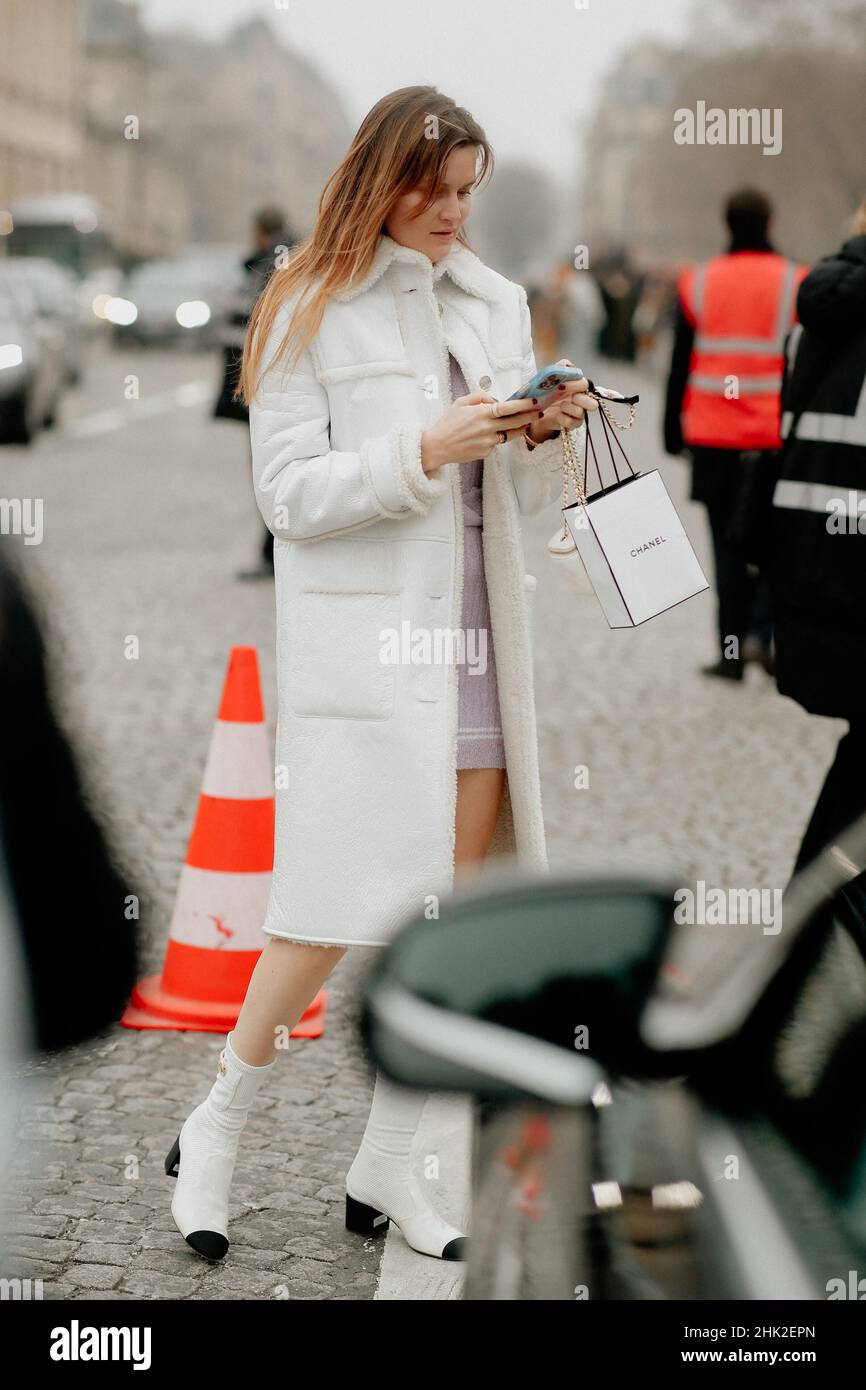 Street style, Eugenie Trochu arriving at Chanel Spring Summer 2022 Haute  Couture show, held at Grand Palais Ephemere, Paris, France, on January 25,  2022. Photo by Marie-Paola Bertrand-Hillion/ABACAPRESS.COM Stock Photo -  Alamy
