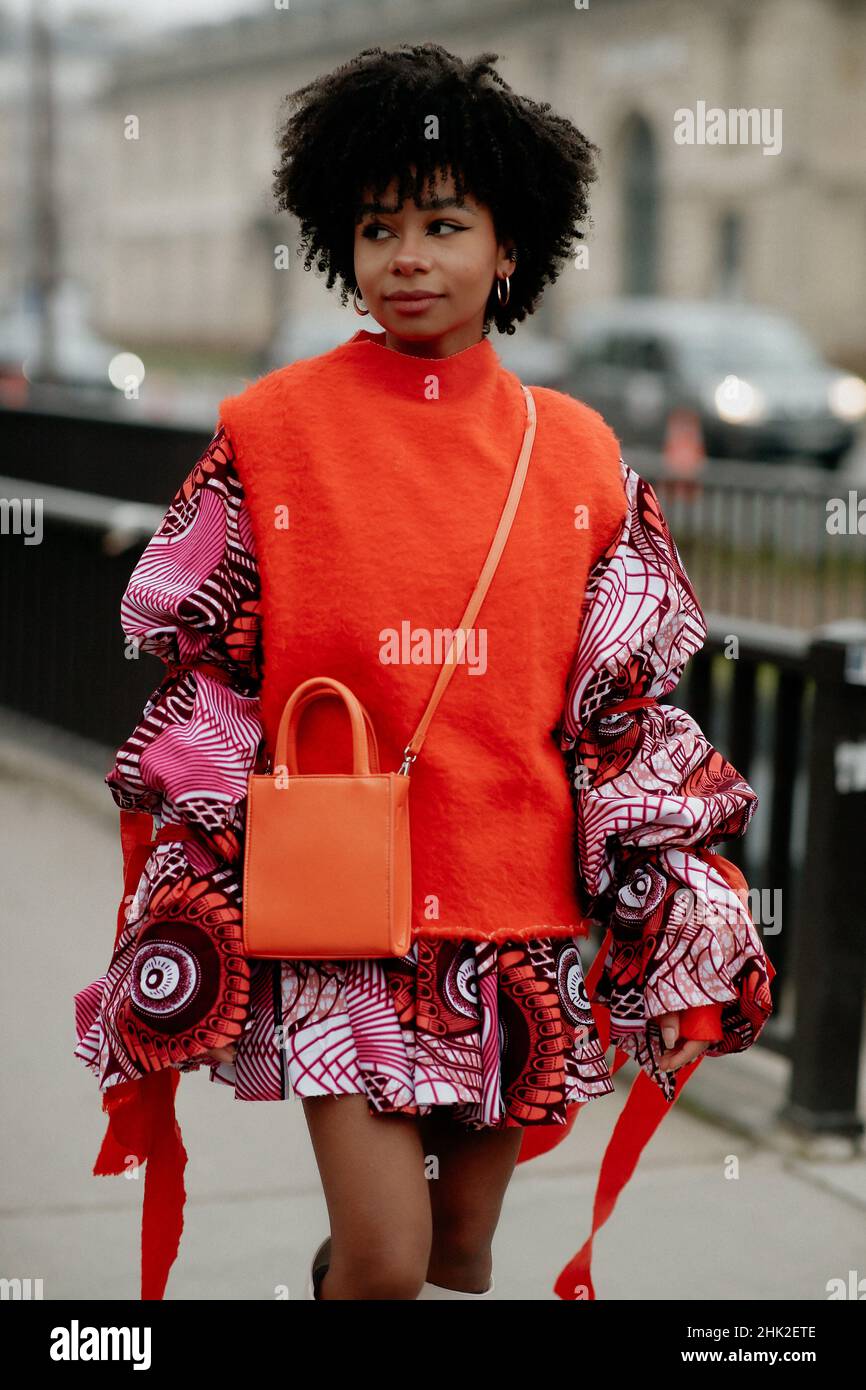 Street style, arriving at Chanel Spring Summer 2022 Haute Couture show,  held at Grand Palais Ephemere, Paris, France, on January 25, 2022. Photo by  Marie-Paola Bertrand-Hillion/ABACAPRESS.COM Stock Photo - Alamy