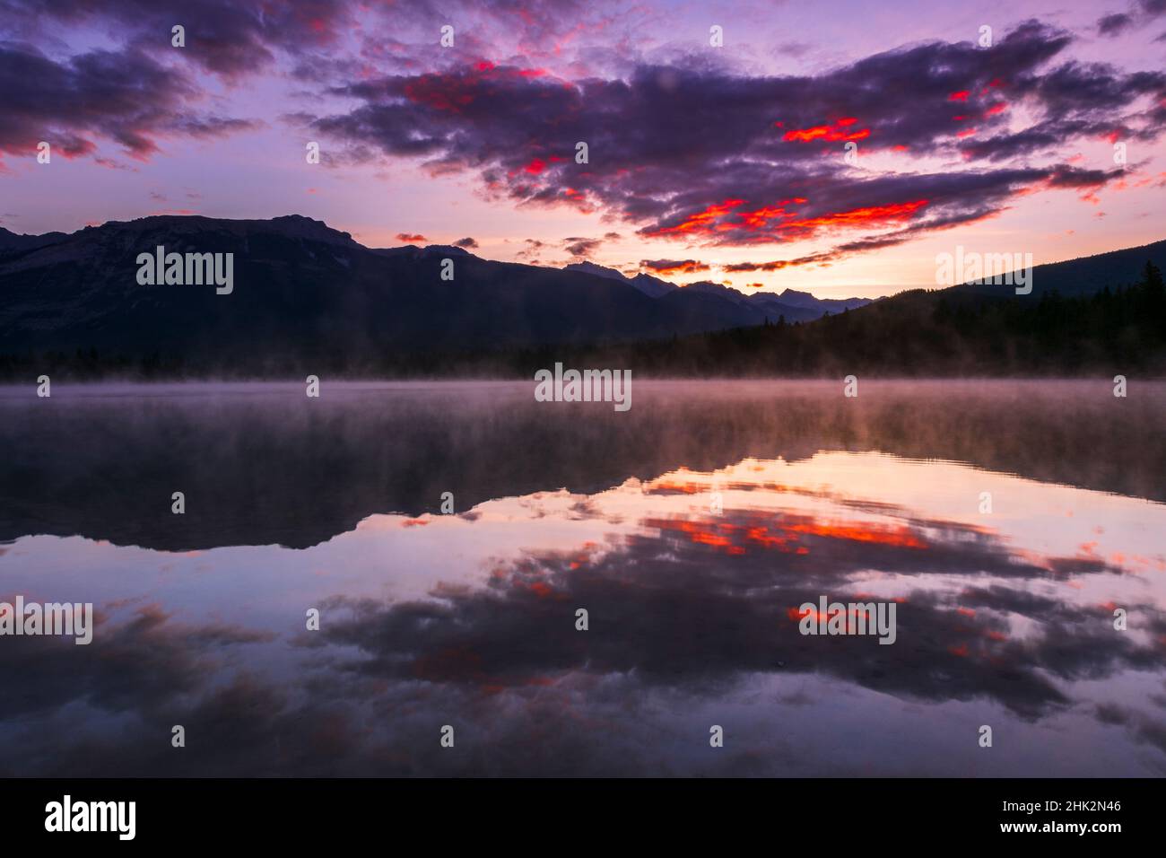 Sunrise at Edith Lake, Jasper National Park, Alberta, Canada Stock ...