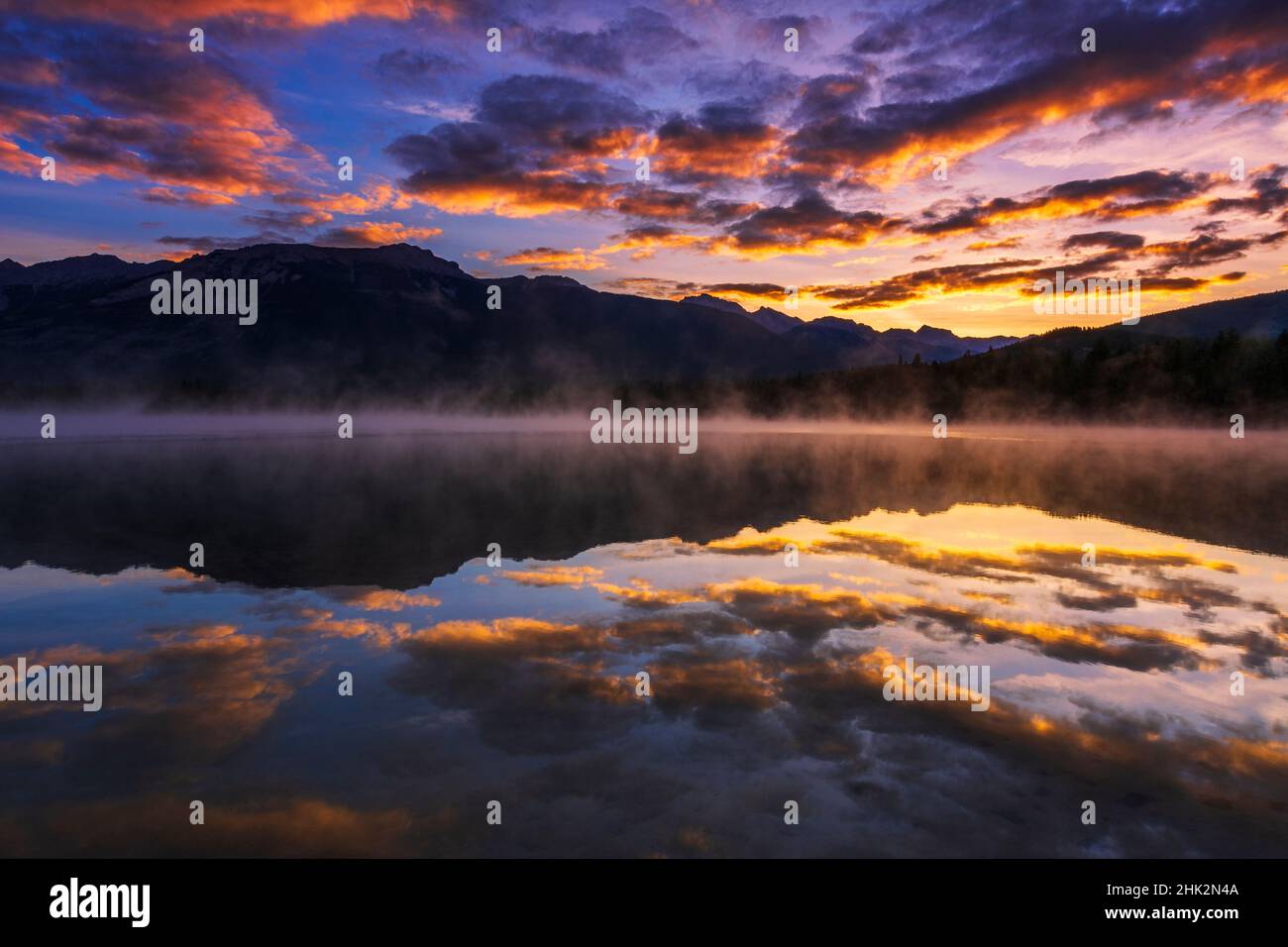 Sunrise at Edith Lake, Jasper National Park, Alberta, Canada Stock ...