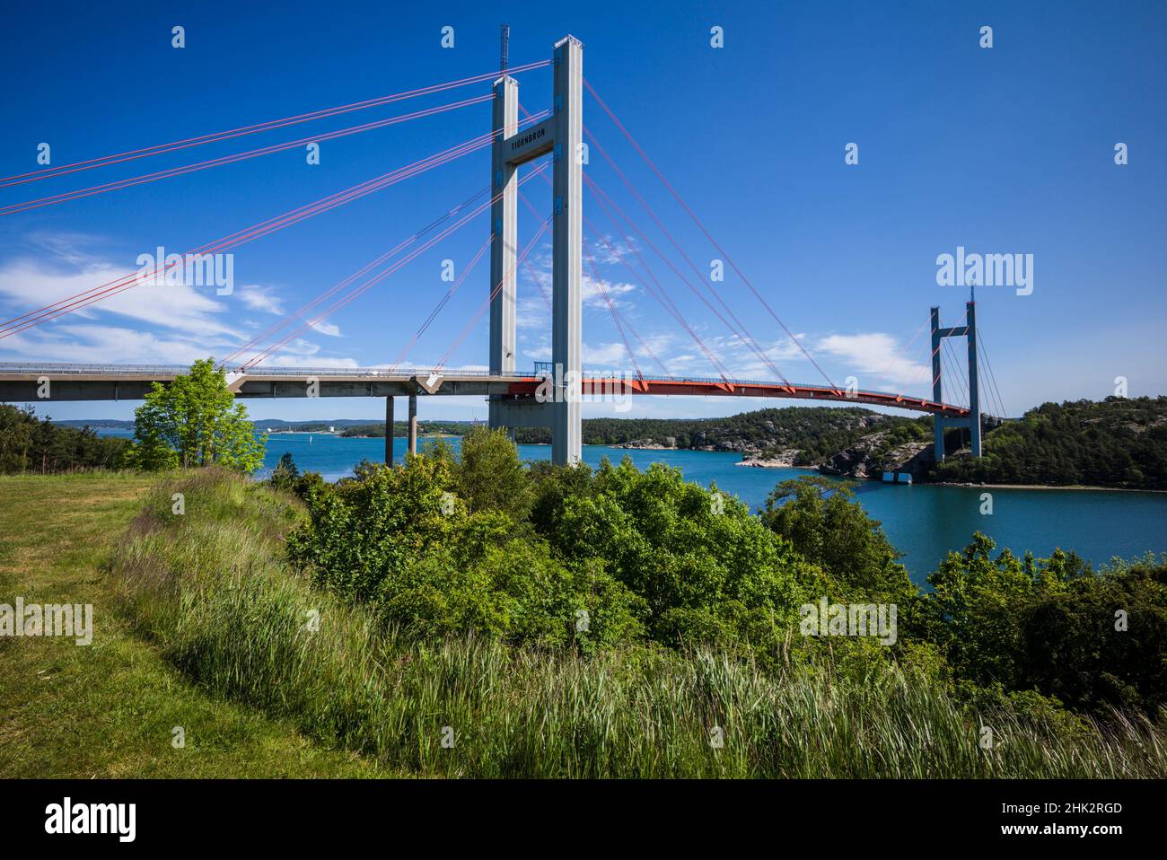 Sweden, Bohuslan, Tjorn Island, Stenungsund, Tjornbron bridge, links ...