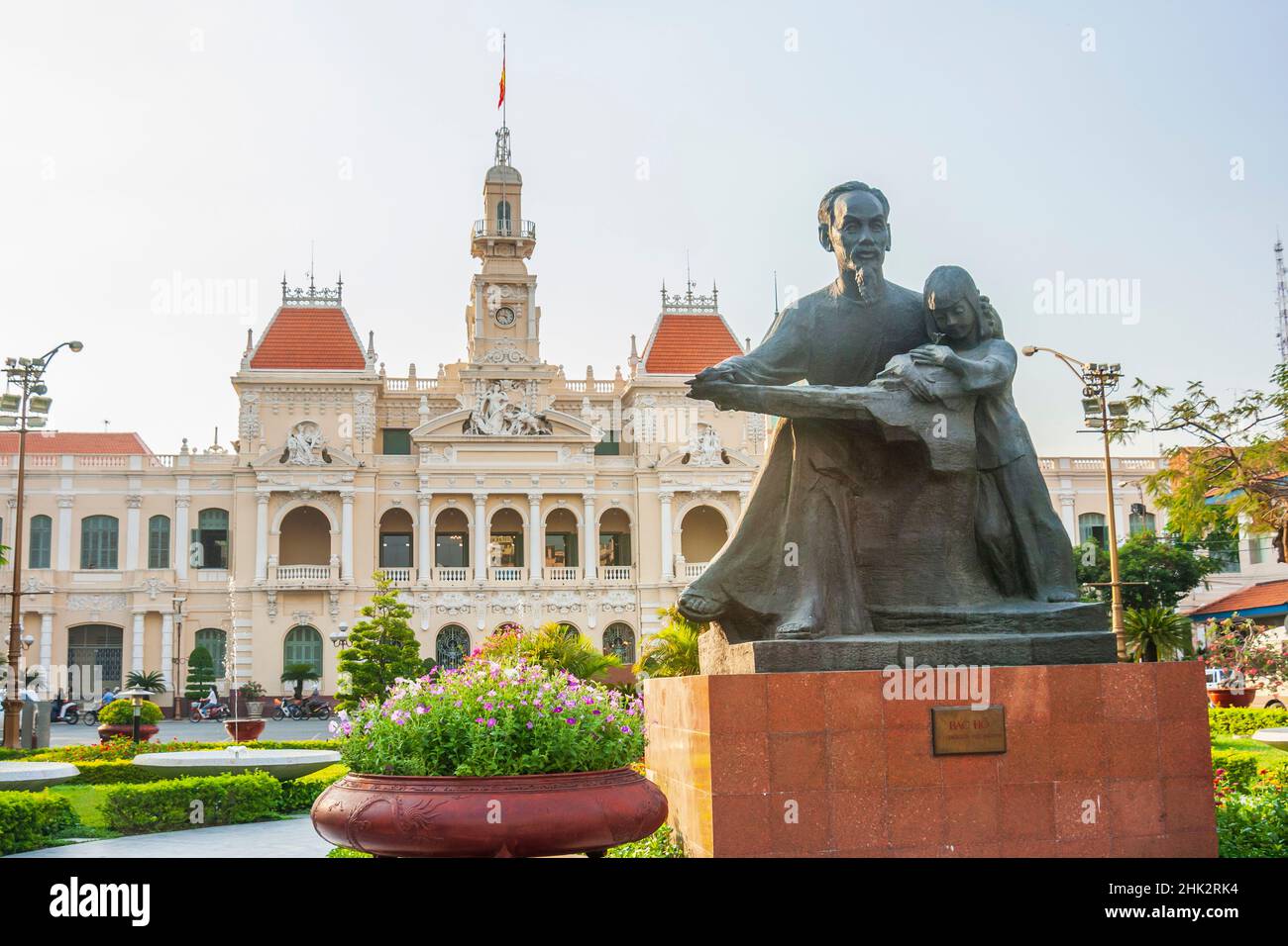 Vietnam, Ho Chi Minh City (Saigon). Statue of Ho Chi Minh with young girl, in front of City Hall. Stock Photo