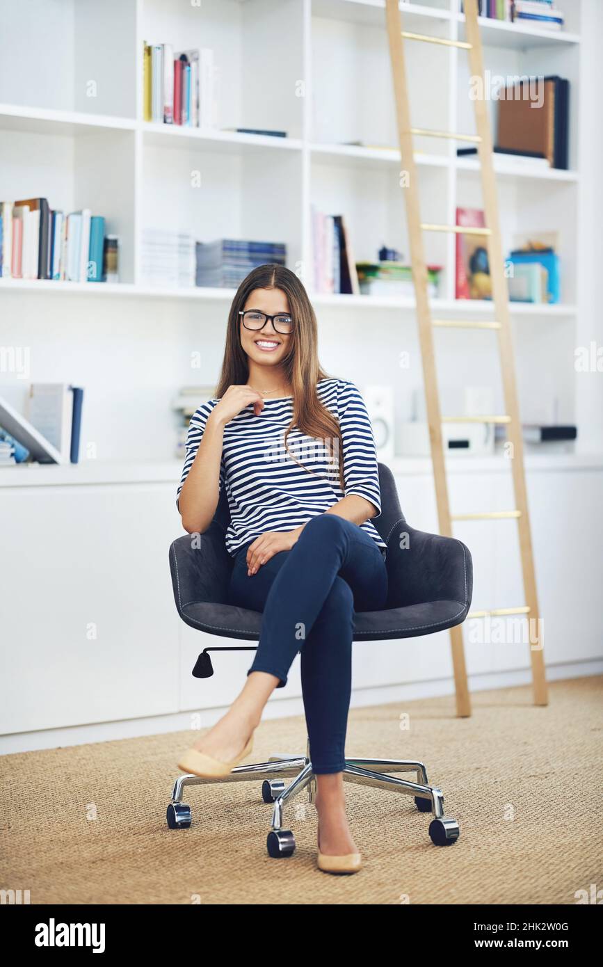 Pretty woman sitting legs crossed hi-res stock photography and images ...