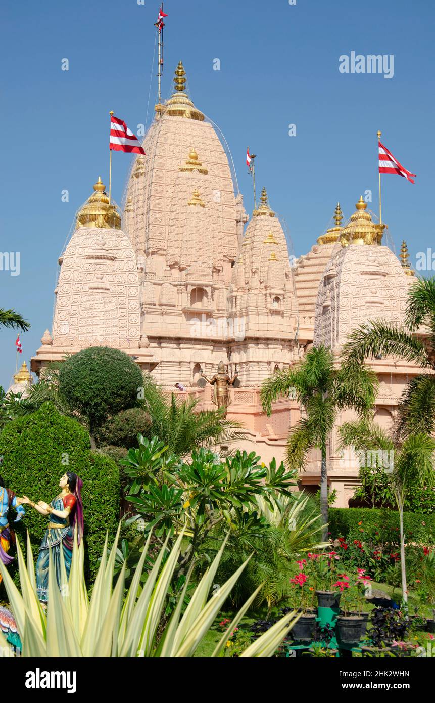 Nilkanthdham, Swaminarayan temple an extensive religious complex with pagodas, fountains, statues & carved idols and gates, located at Poicha, Gujarat Stock Photo