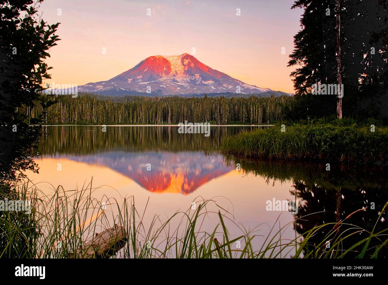 Mt adams sunset hi-res stock photography and images - Alamy