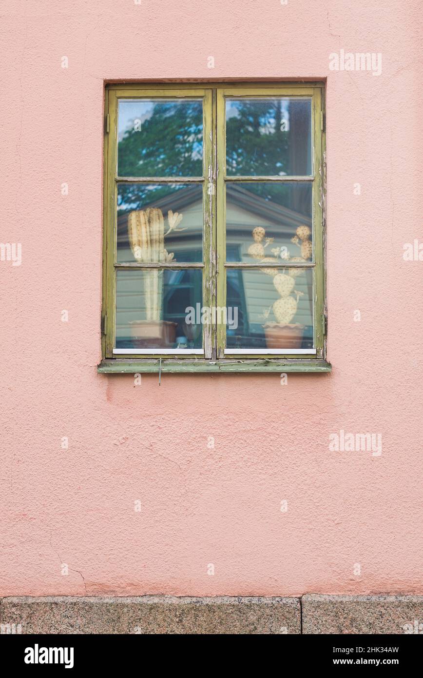 Sweden, Vastmanland, Nora, pink wall and window Stock Photo