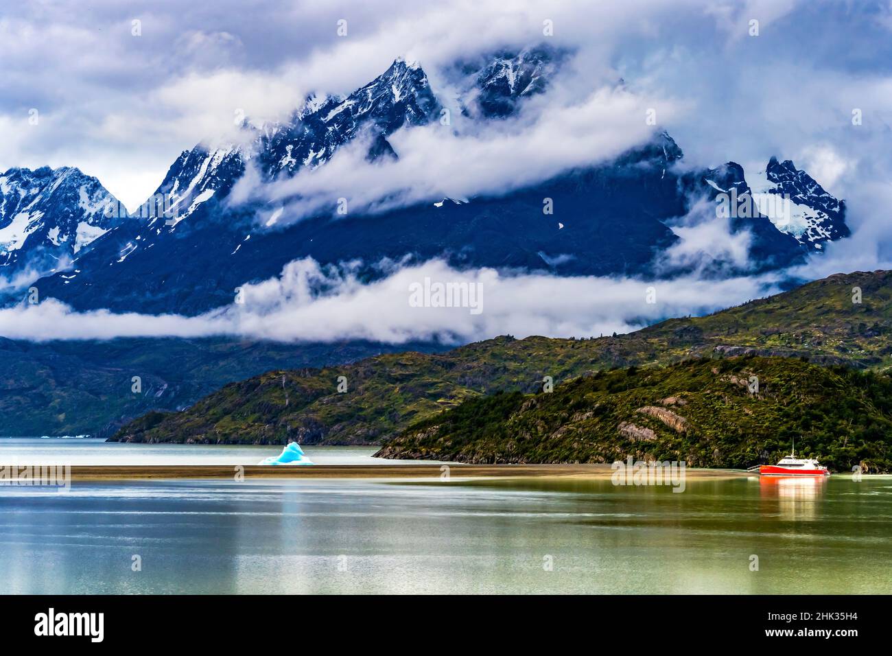 Pickypalla Mountains Grey Glacier Lake, Torres del Paine National Park, Patagonia ...