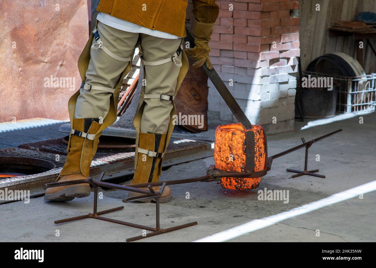 USA, Arizona, Scottsdale. Windbell caster with molten bronze casting. Stock Photo