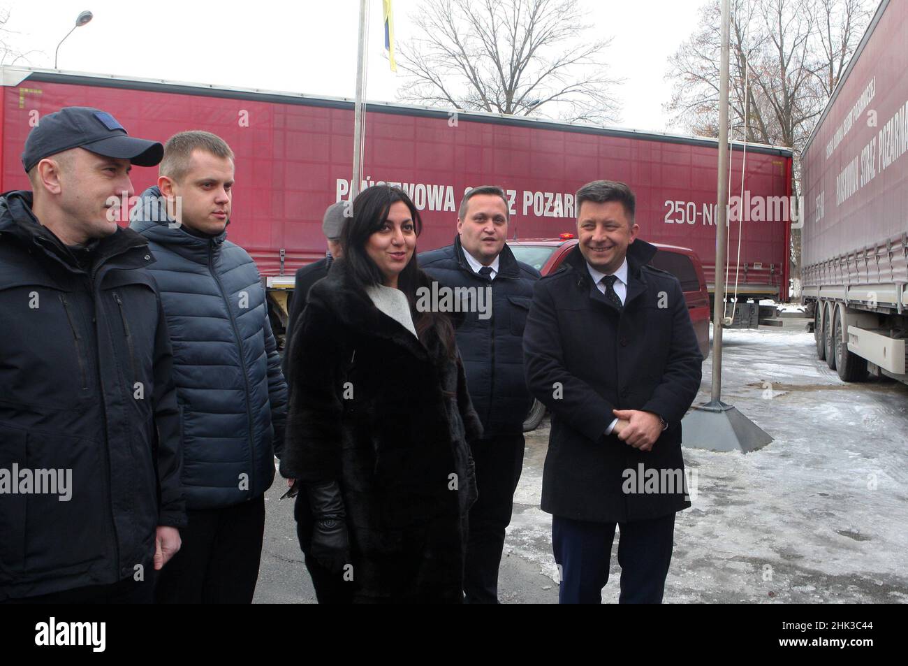 Non Exclusive: KYIV, UKRAINE - FEBRUARY 01, 2022 - Participants in the humanitarian aid transfer to Ukraine from the government of the Republic of Pol Stock Photo