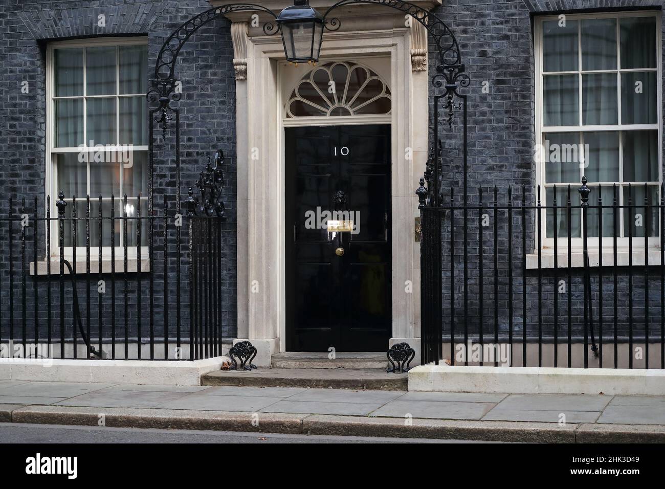 Entrance to No 10 Downing Street, the British Prime Minister's official Residence, Westminster, London, UK Stock Photo