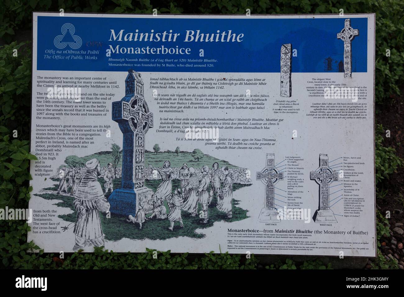 Infoschild, Mainistir Bhuithe, Monasterboice, eine Klosterruine der