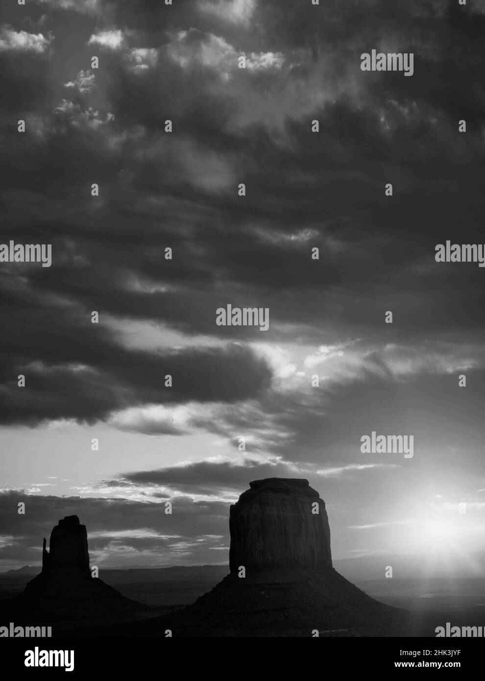 Silhouette arizona desert rock formations Black and White Stock Photos ...