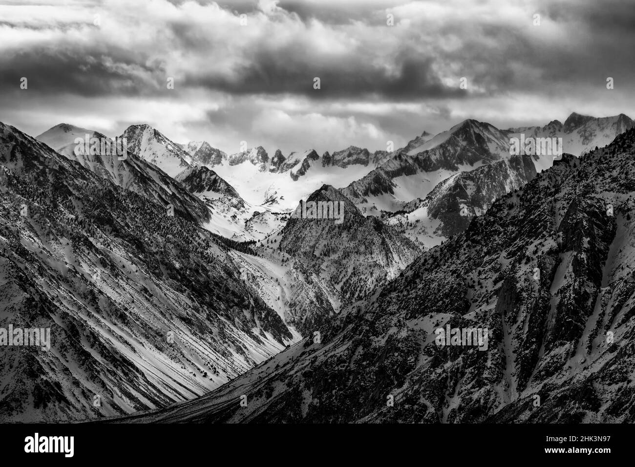 Rugged sierra nevada mountains Black and White Stock Photos & Images ...