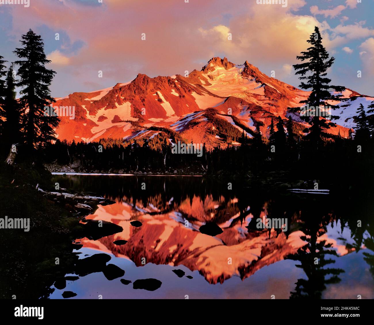 USA, Oregon, Mt. Jefferson Wilderness. Mt. Jefferson reflecting in Bays Lake at sunset. Stock Photo
