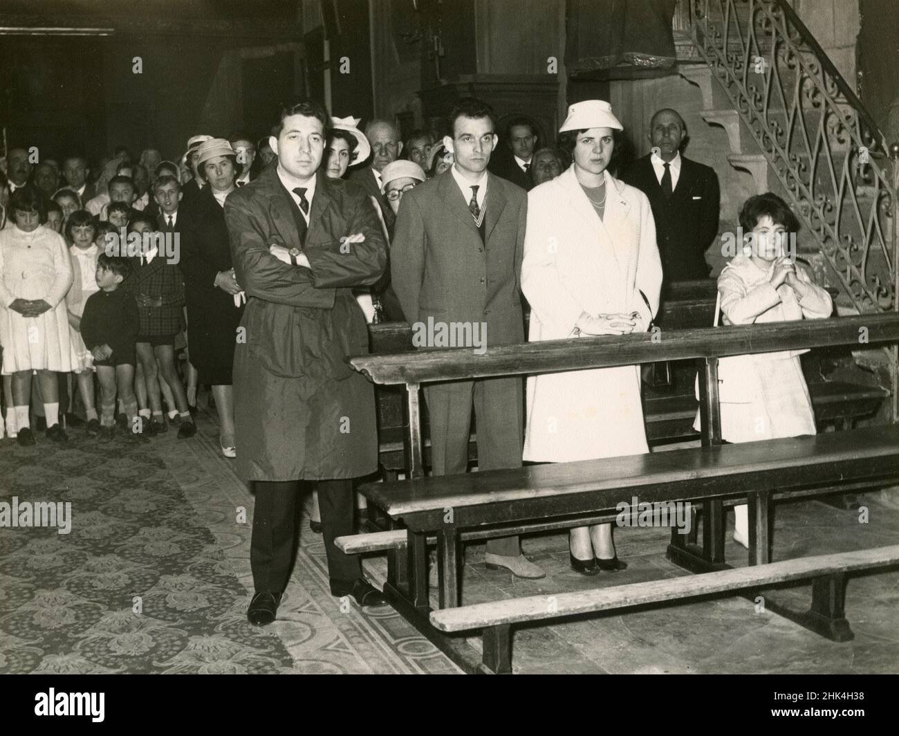 Wedding in Italy during the 1950s: Friends and relatives of the couple in the church benches Stock Photo