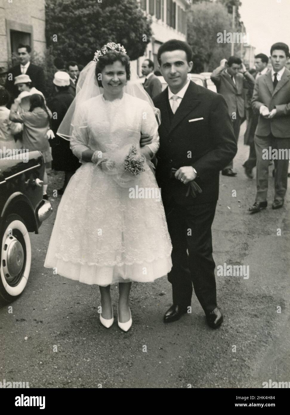 Wedding in Italy during the 1950s: The bride and the groom just married go out of the church Stock Photo