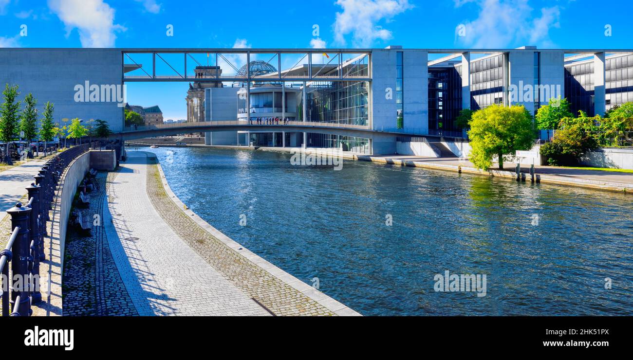 Paul-Loebe Parliament building along the Spree River and footbridge, Government district in Berlin Mitte, Berlin, Germany, Europe Stock Photo