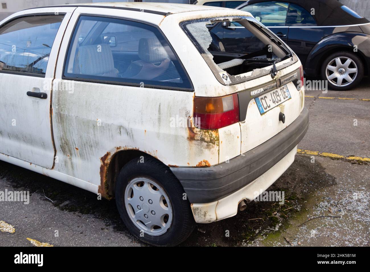 Brest – France, September 13, 2018 : broken car windscreen of an old Seat Ibiza Stock Photo