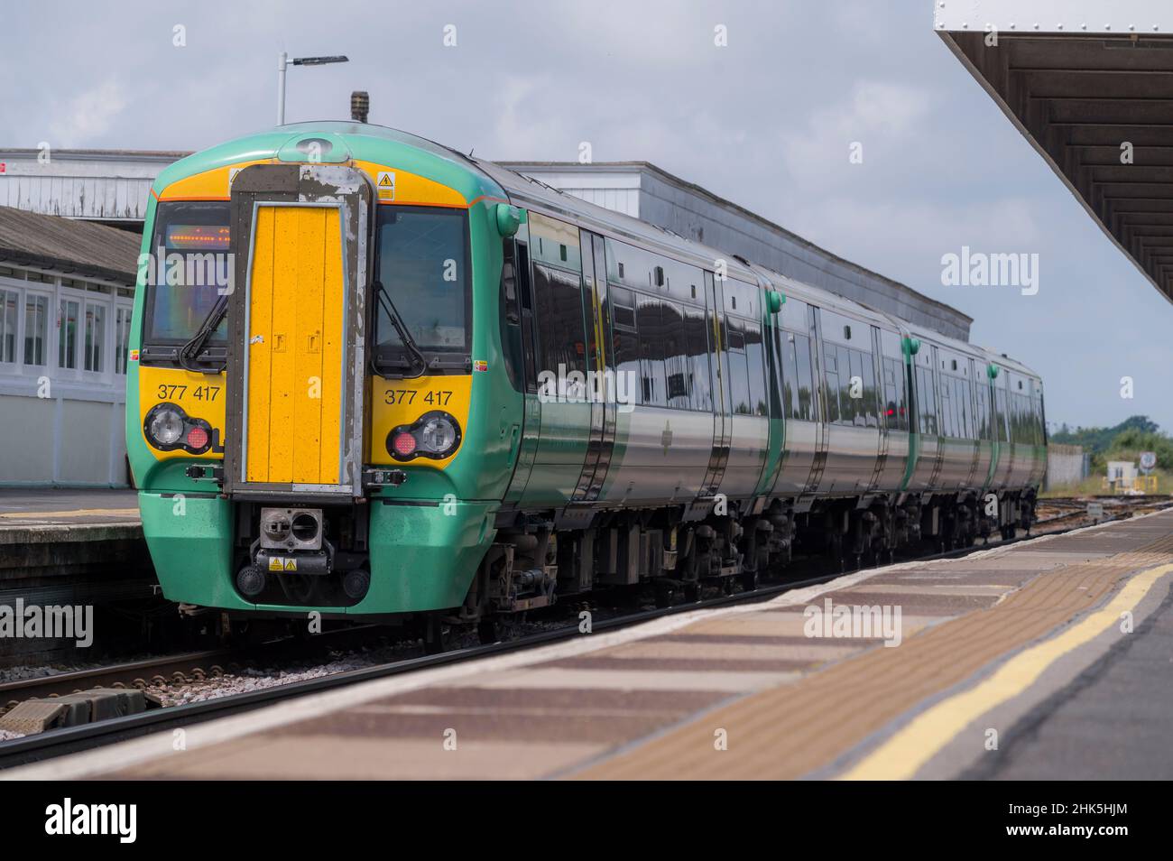 Southern Railway class 377 passenger train waiting for passengers to board at a railway station in London, England. Stock Photo