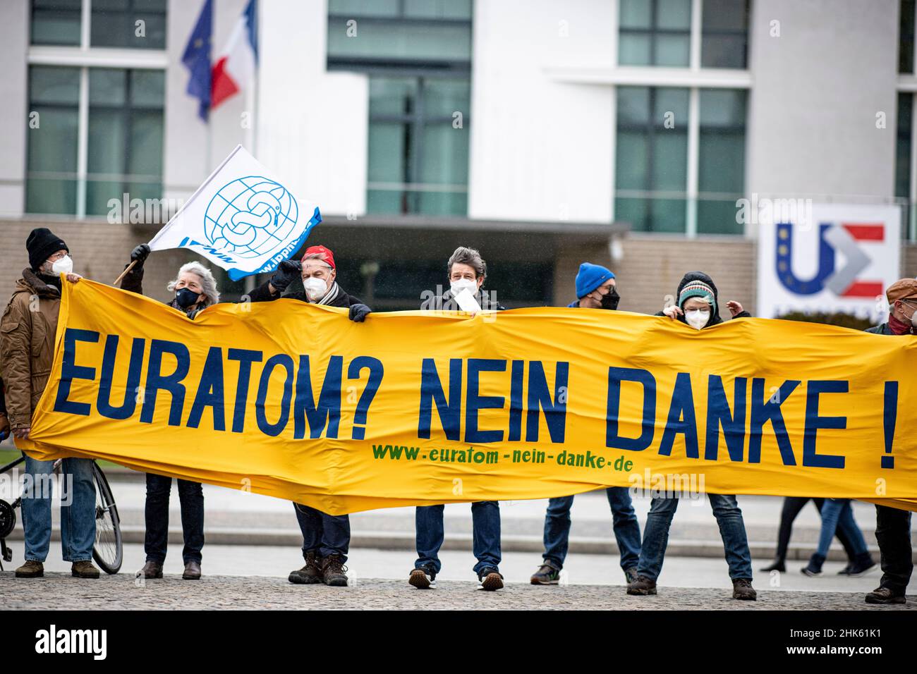 02 February 2022, Berlín;: Activists take part in an action against the European Commission's so-called taxonomy under the slogan 'No Ecolabel for gas and nuclear power!' with a banner reading 'Euratom? No thanks' in front of the French embassy at Pariser Platz in Berlin. Photo: Fabian Sommer/dpa Stock Photo