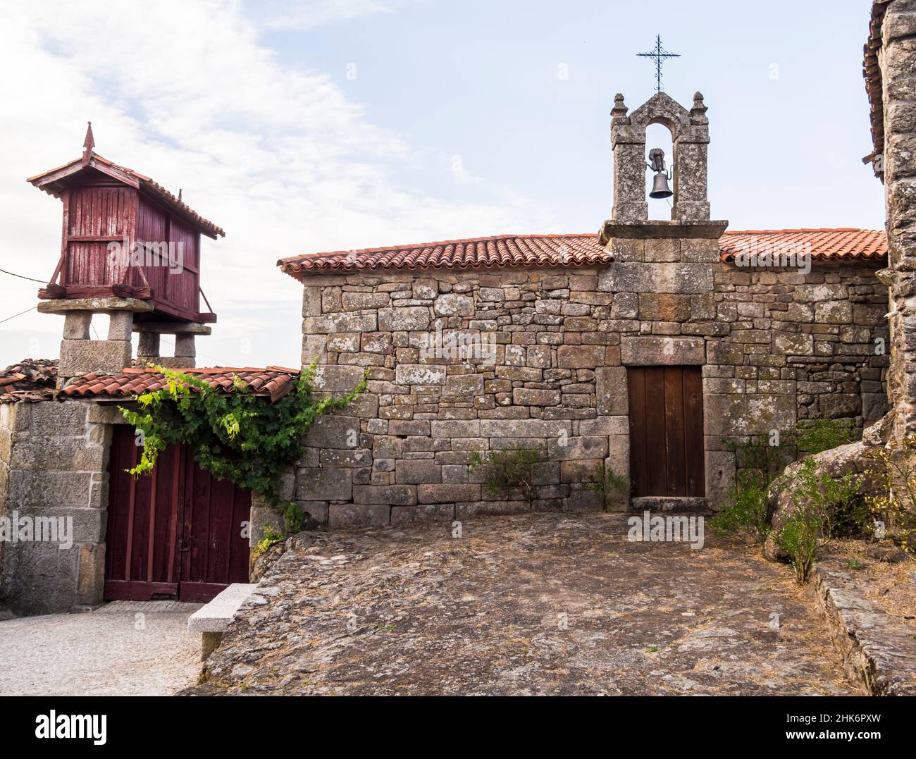 Iglesia prerrománica de Santa Eufemia de Ambía. Baños de Molgas. Orense