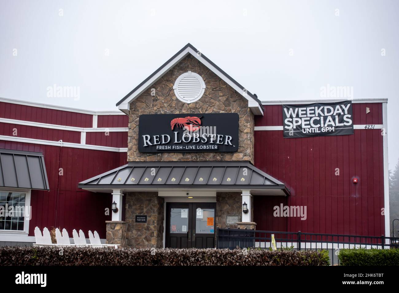 Lynnwood, WA USA - circa January 2022: View of the exterior of a Red Lobster seafood restaurant on an overcast day. Stock Photo