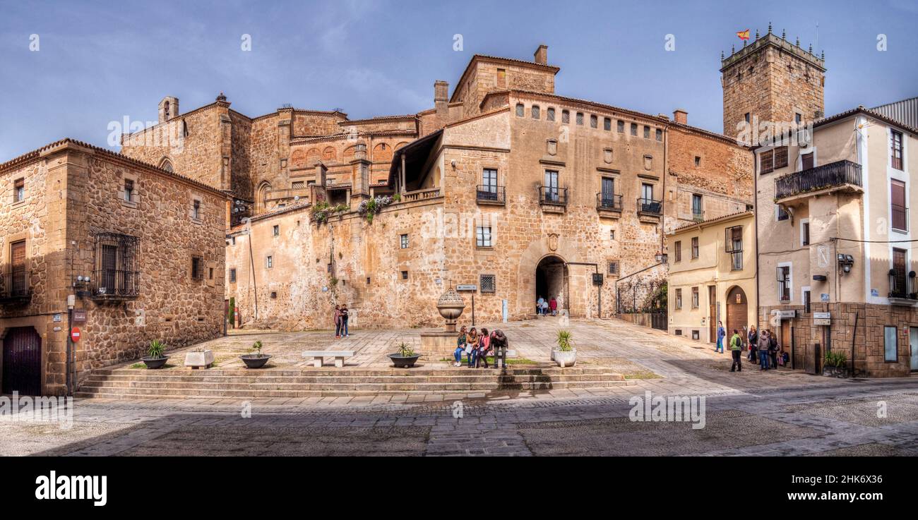 Plaza de San Vicente Ferrer y Palacio de Mirabel. Plasencia. Cáceres. Extremadura. España Stock Photo