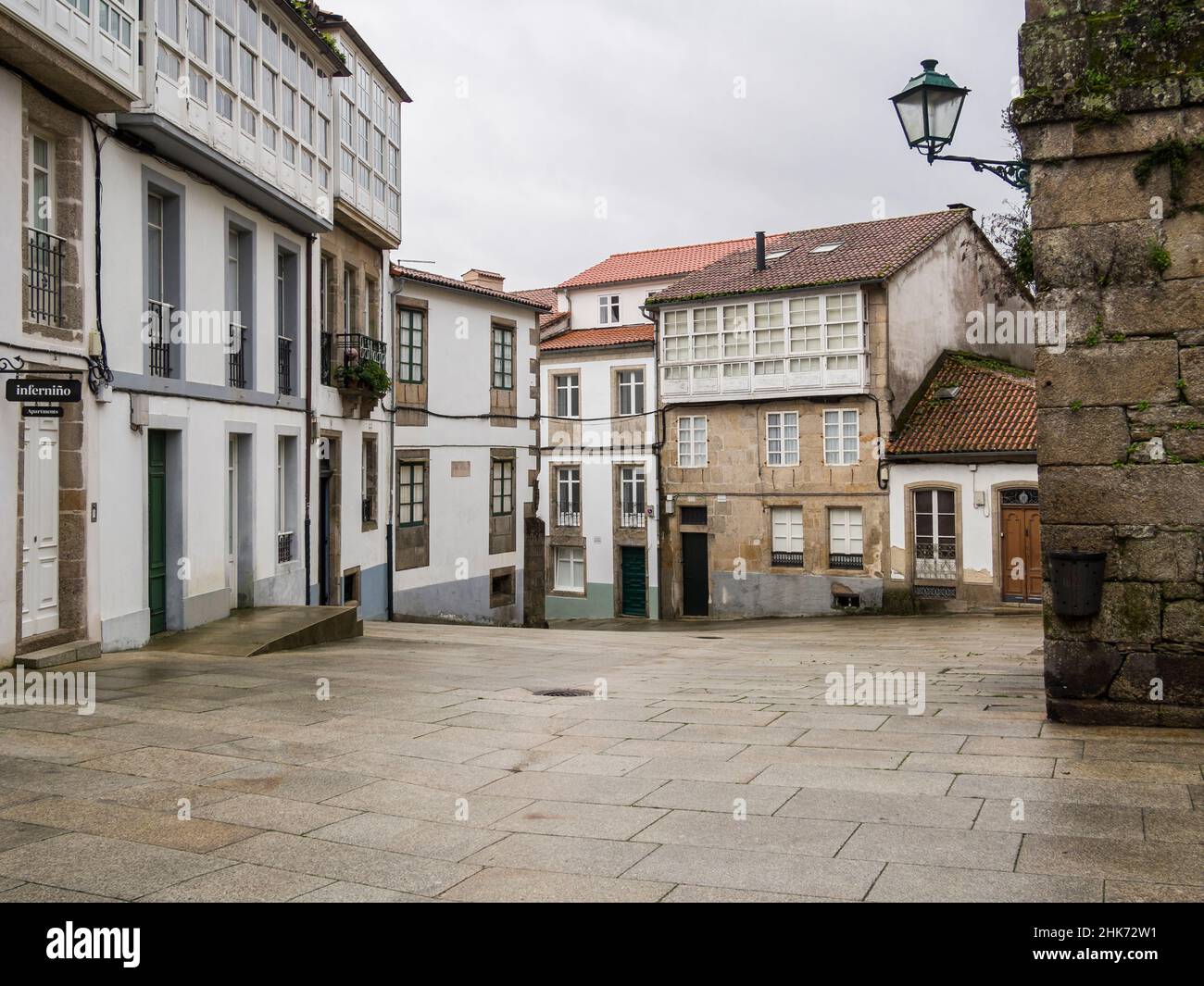 Calle típica de Santiago de Compostela. La Coruña. Galicia. España Stock Photo