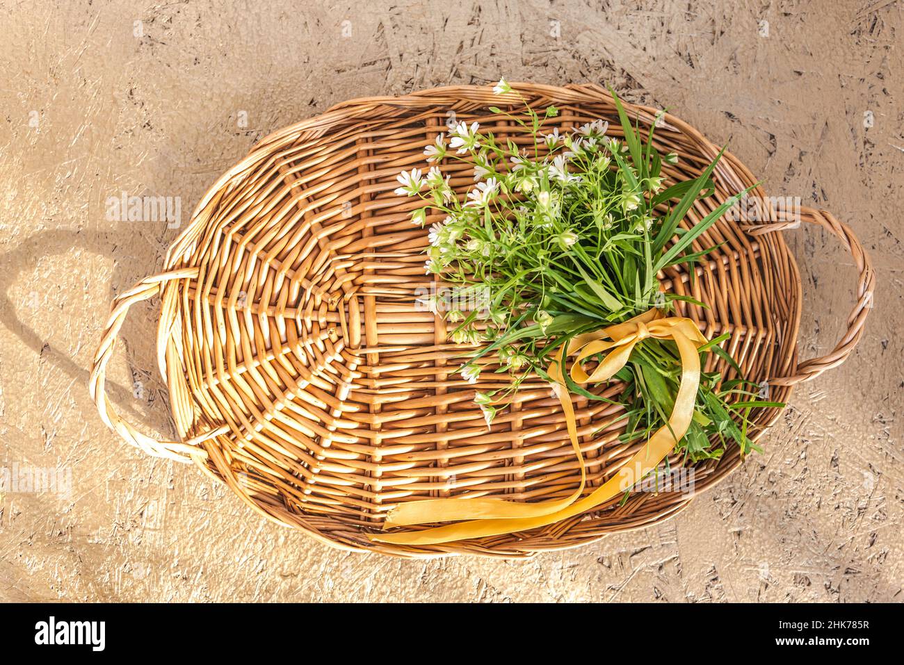 Bouquet of wild flowers on wicker tray background Stock Photo - Alamy