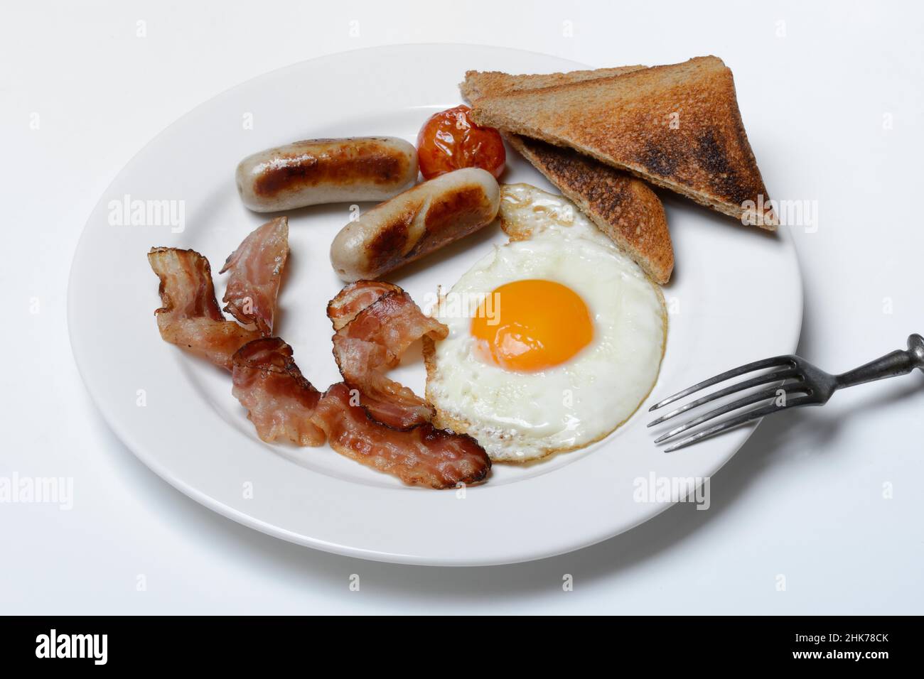 Fried egg, fried bacon and sausages on plate Stock Photo - Alamy