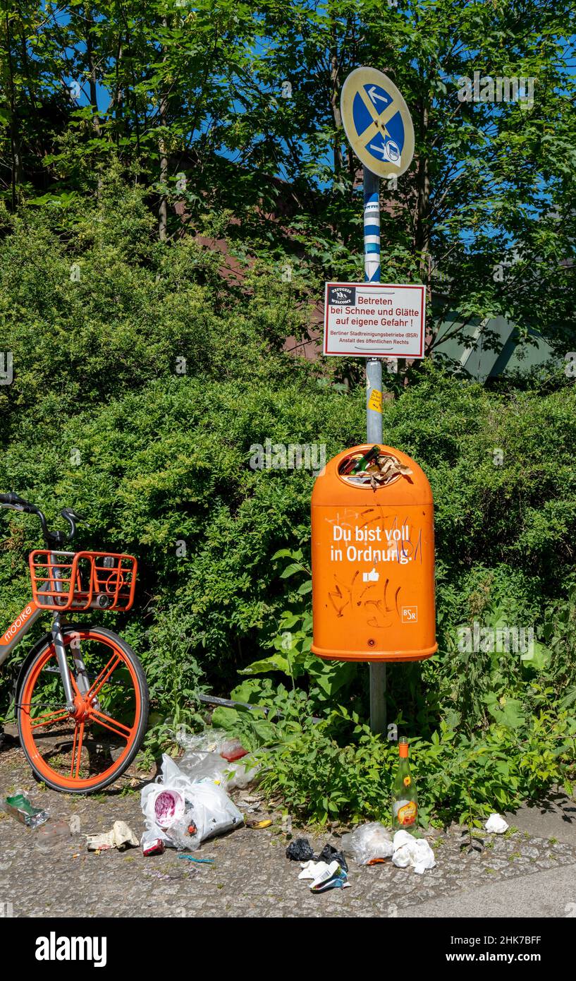 Overflowing wastepaper bin of the Berliner city cleaning, Berlin