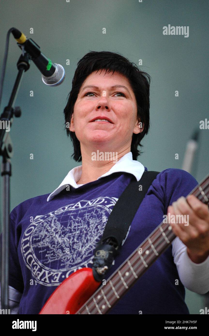 Kim Deal Pixies Hi Res Stock Photography And Images Alamy