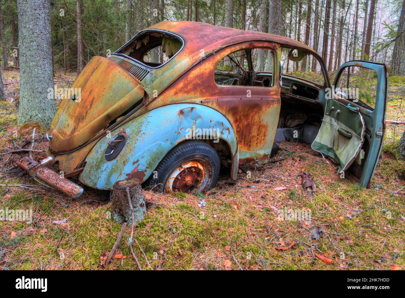Old vintage destroyed car hi-res stock photography and images - Alamy