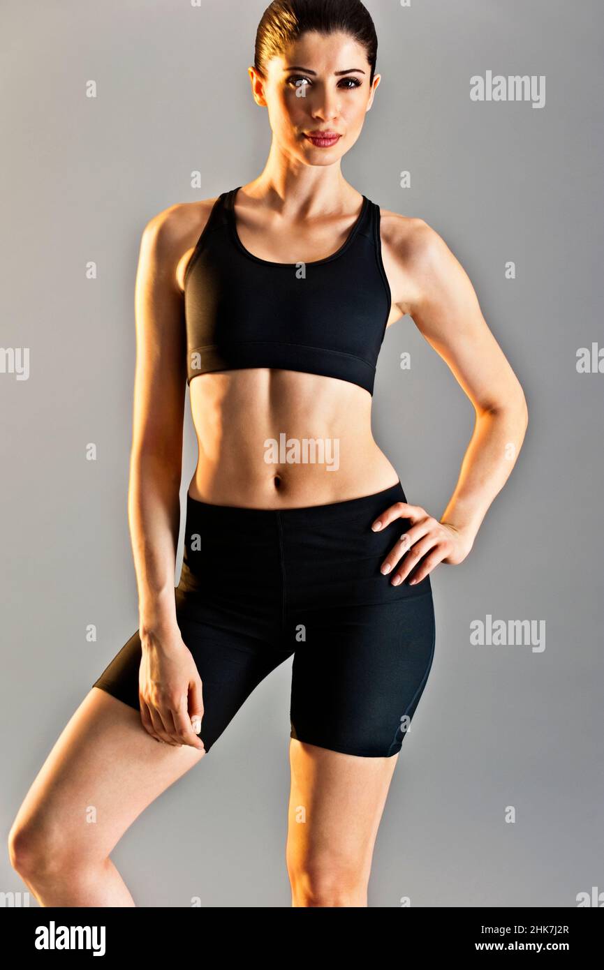 4 women standing facing hi-res stock photography and images - Alamy