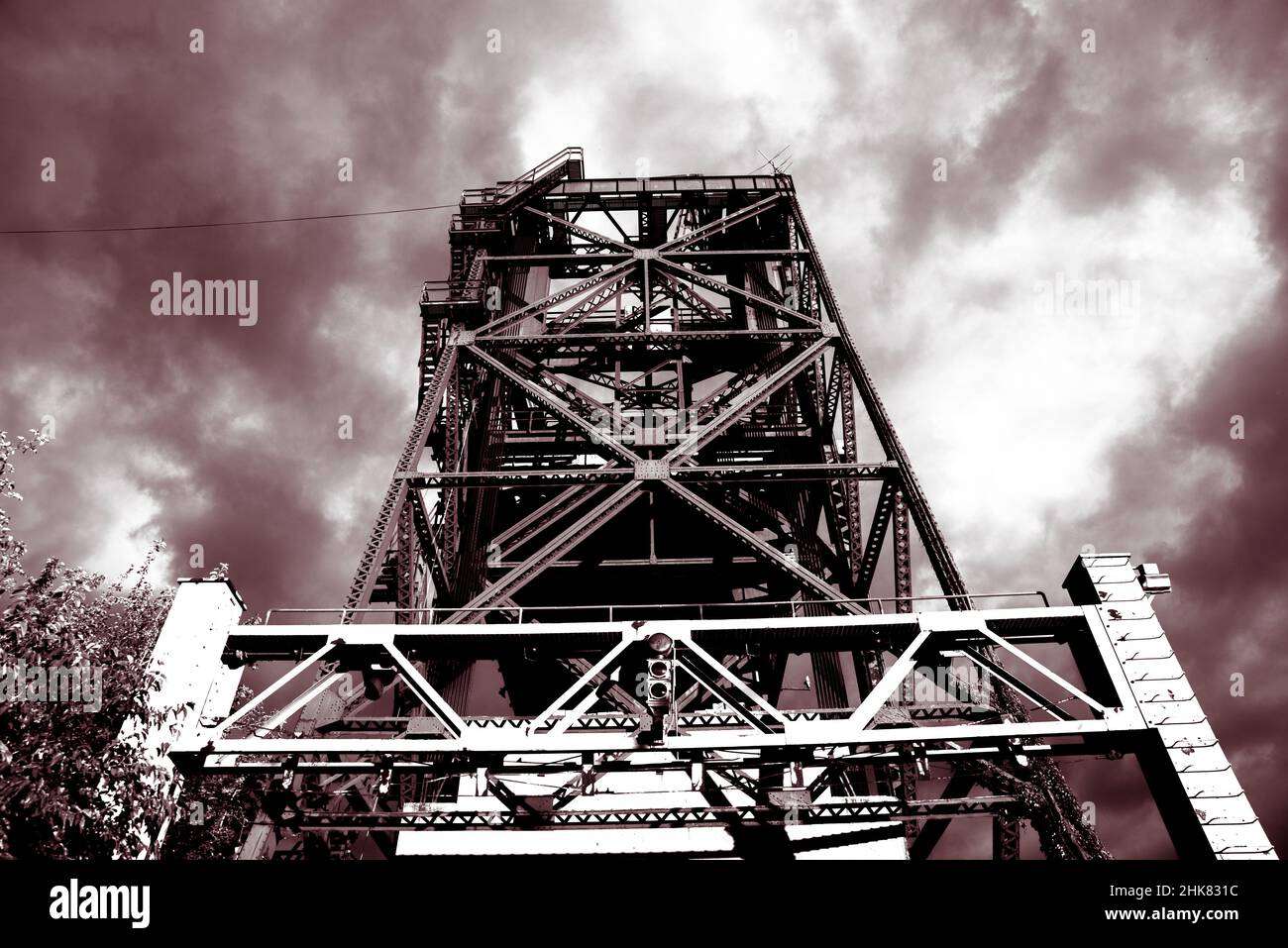 Steel bridge over the Cuyahoga River in Cleveland Stock Photo Alamy