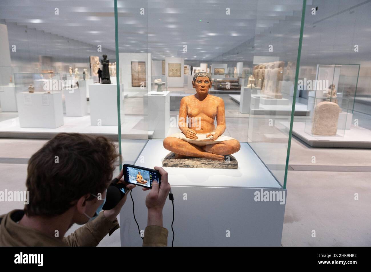 Scribe accroupi hi-res stock photography and images - Alamy
