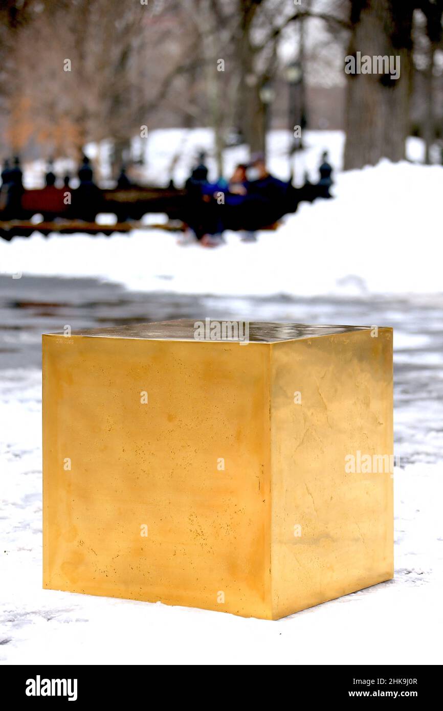German Pop Artist Niclas Castello Presents His New Sculpture Golden german-pop-artist-niclas-castello-presents-his-new-sculpture-golden