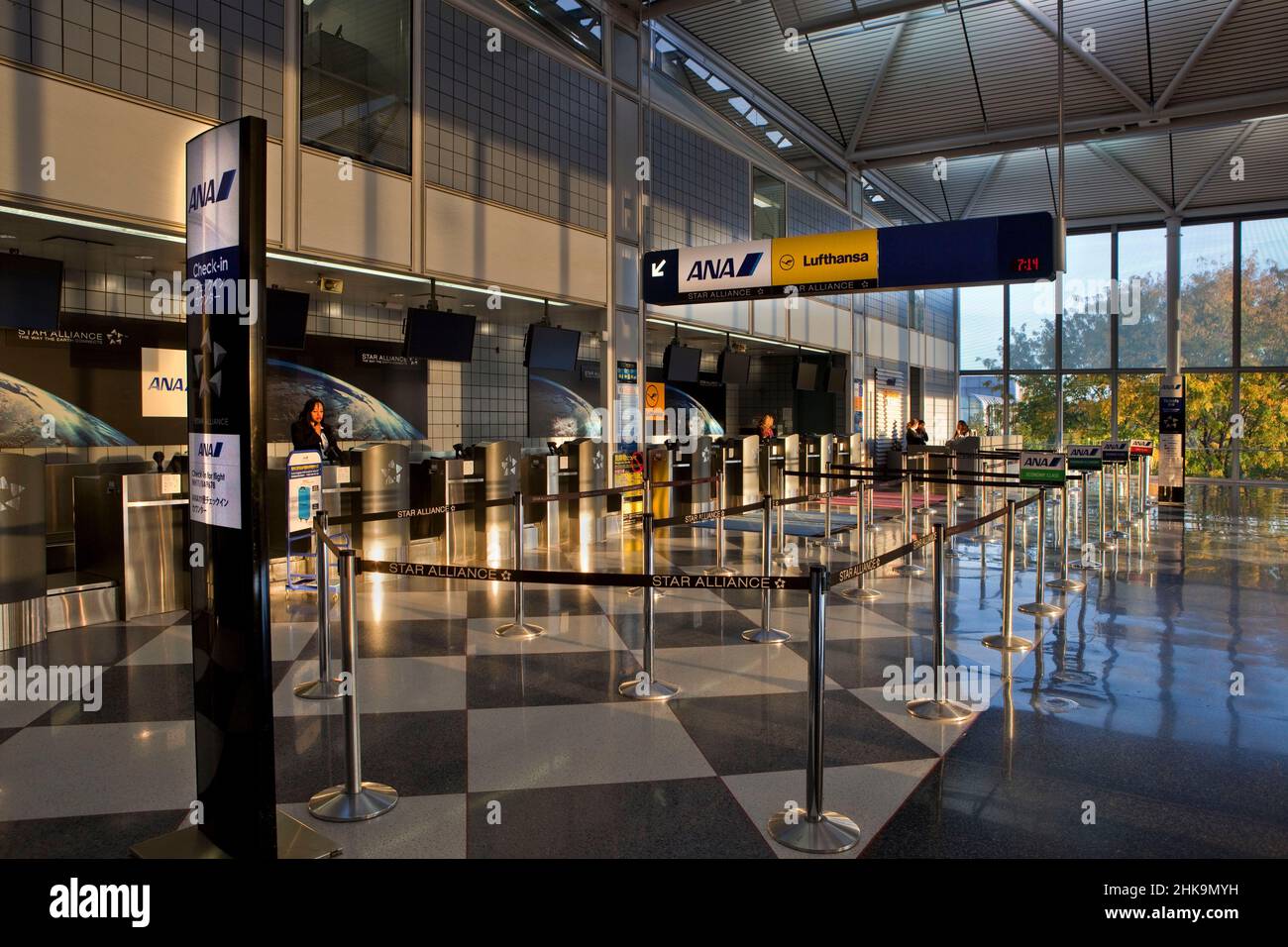 Chicago o'hare airport entrance hires stock photography and images Alamy