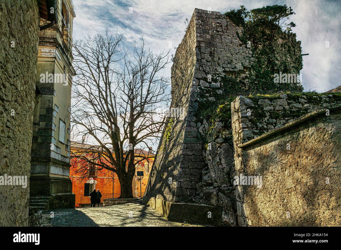 The castle of Settefrati, of which remains of the tower and sporadic remains of walls remain. Settefrati, province of Frosinone, Lazio, Italy, Europe Stock Photo