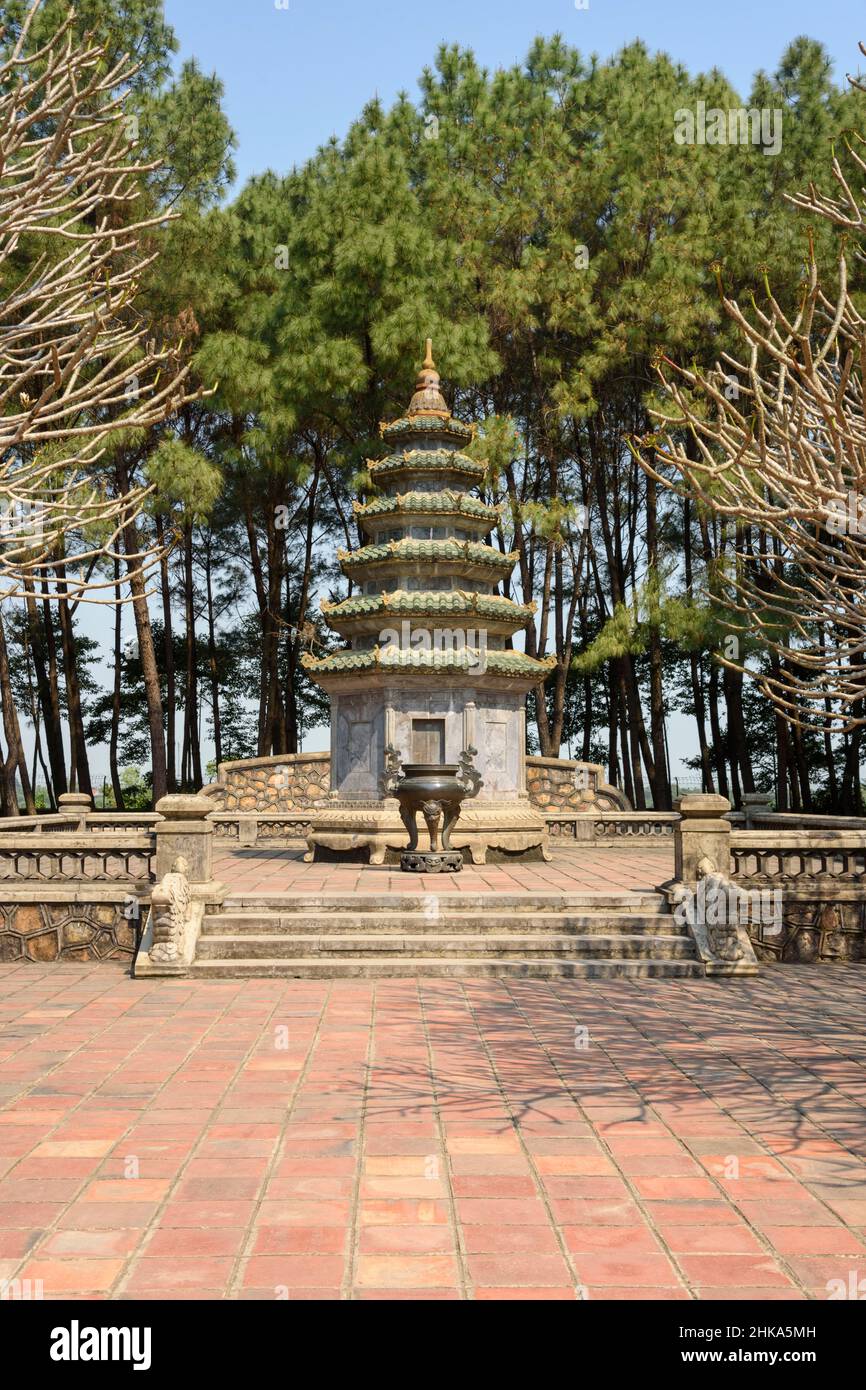 Thien Mu Pagoda Complex on the Perfume River, Hue, Thua Thien Hue province, central Vietnam Also known as the Pagoda of the Celestial Lady Stock Photo