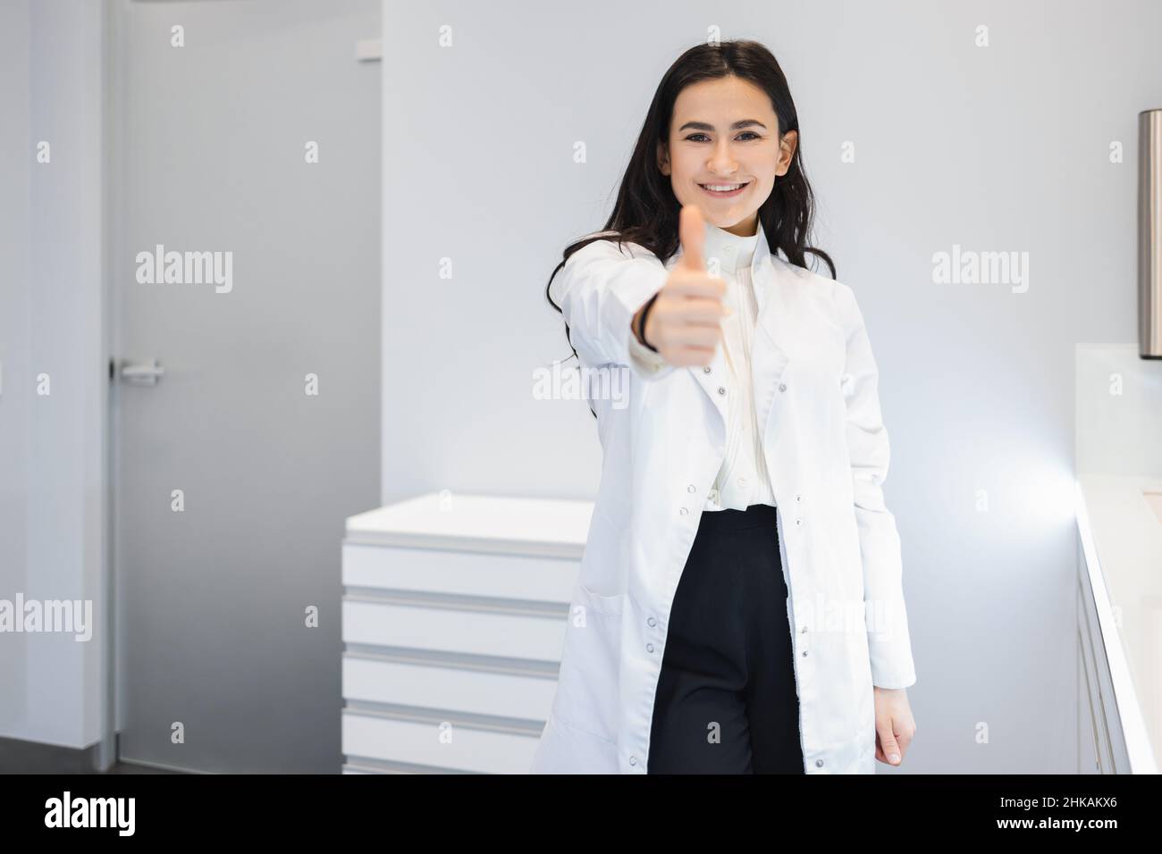 Thumbs up smiling confident doctor hi-res stock photography and images ...