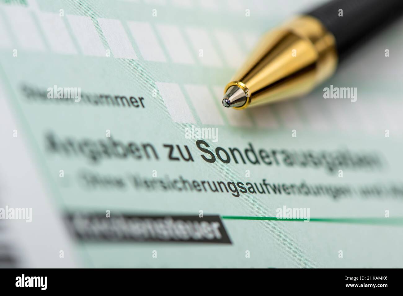 Steuererklärung für Finanzamt mit Formular Stock Photo