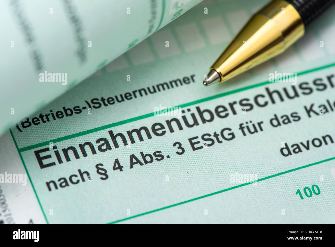 Steuererklärung für Finanzamt mit Formular Stock Photo